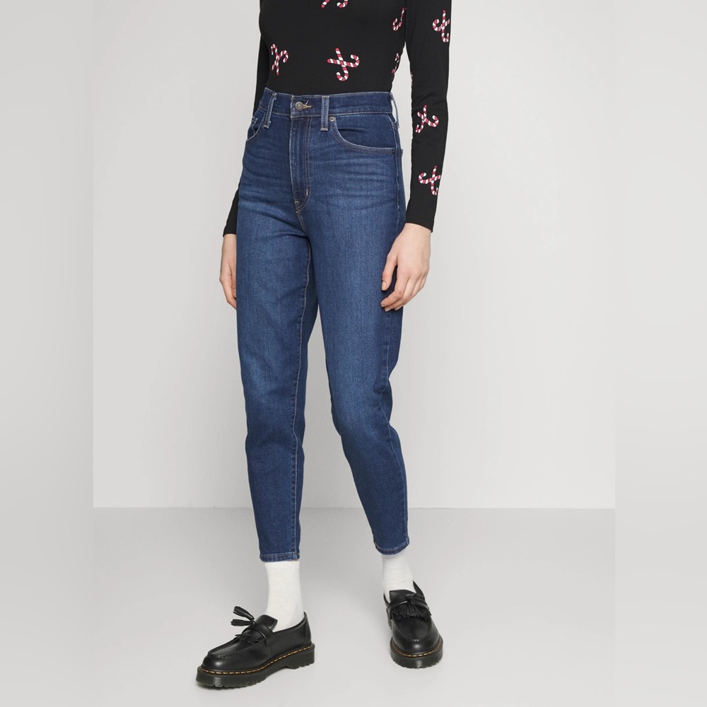 Levi’s High Waisted Mom Taper Jeans in Winter Cloud Dark Wash NEW
